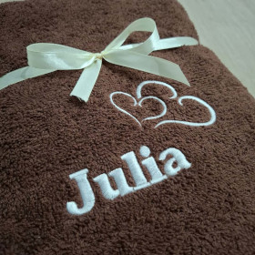 brązowy ręcznik na prezent z imieniem Julia